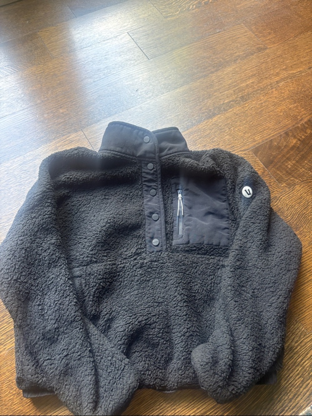 Vuori fleece crop pull over jacket
Black
Women’s XS